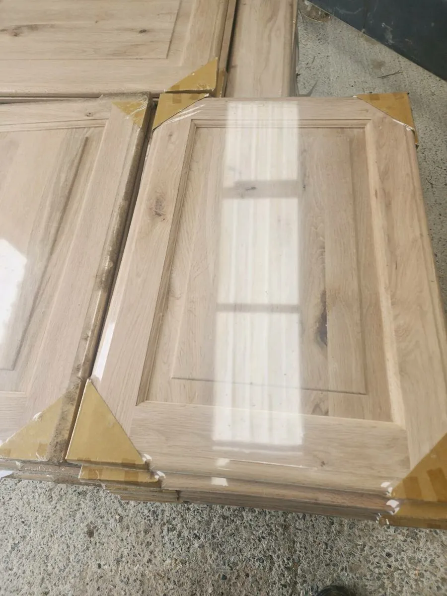 Oak kitchen unit doors - Image 1