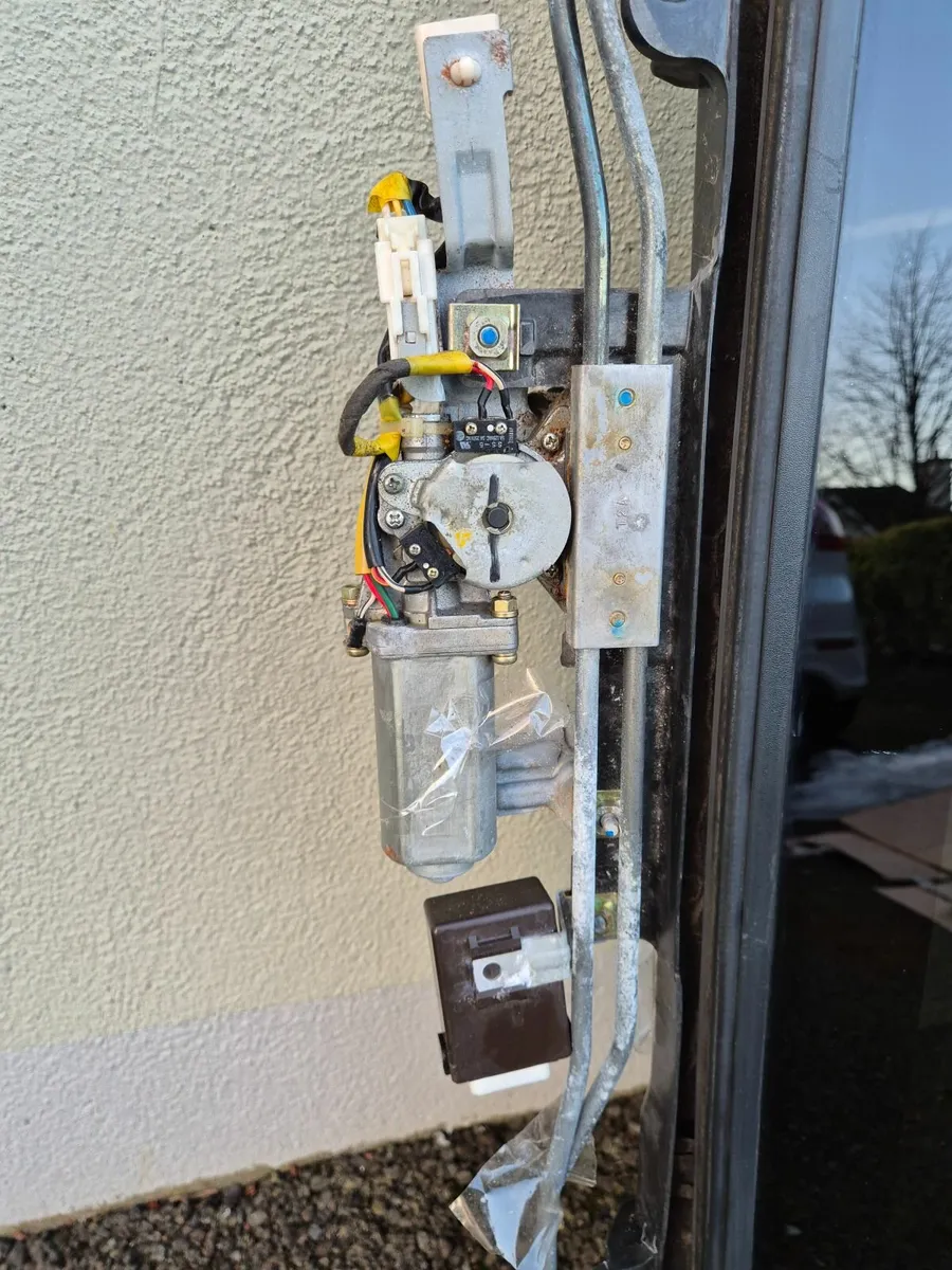 Lexus  LS 400 sunroof - Image 4