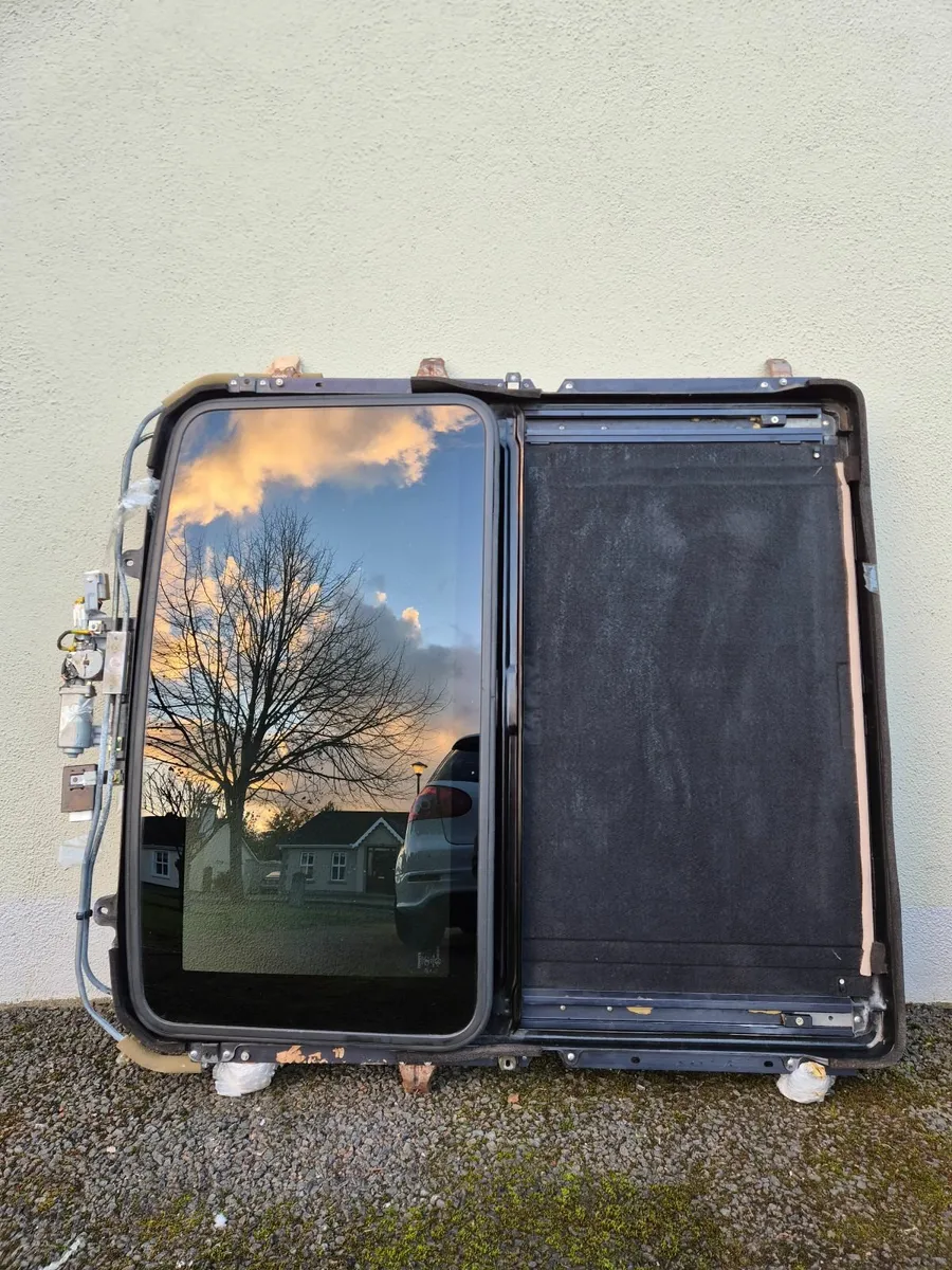 Lexus  LS 400 sunroof - Image 1