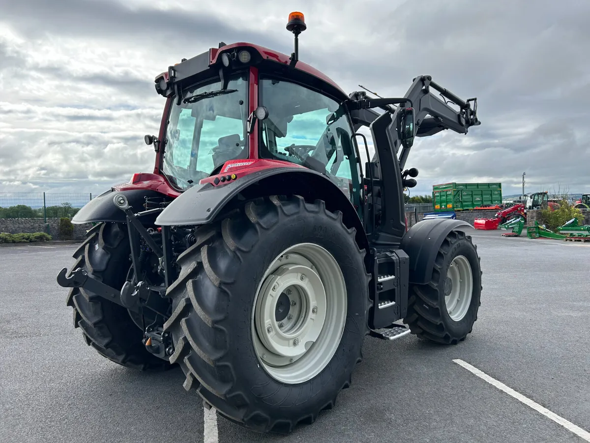 Valtra N135 - G5 Loader - 145HP - Image 4