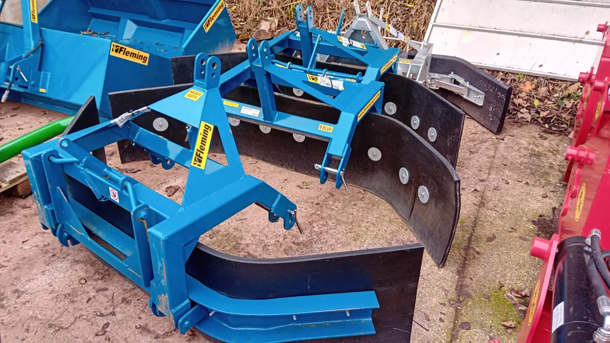 FLeming Yard Scraper - Image 2