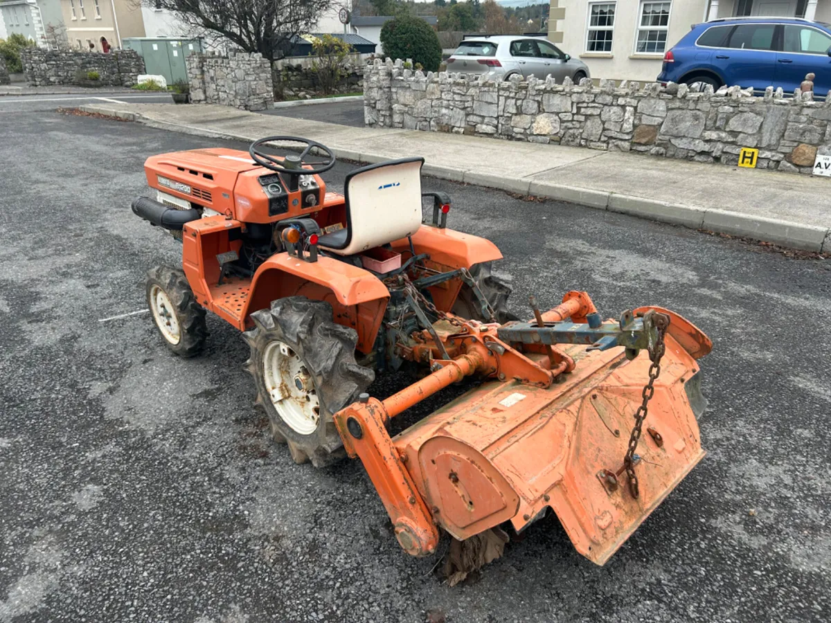 Kubota B1200 compact tractor with Rotavator - Image 4