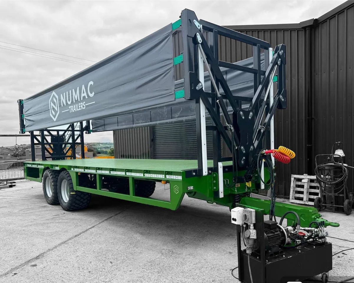 New Numac 28ft bale trailer with hydraulic sides - Image 1
