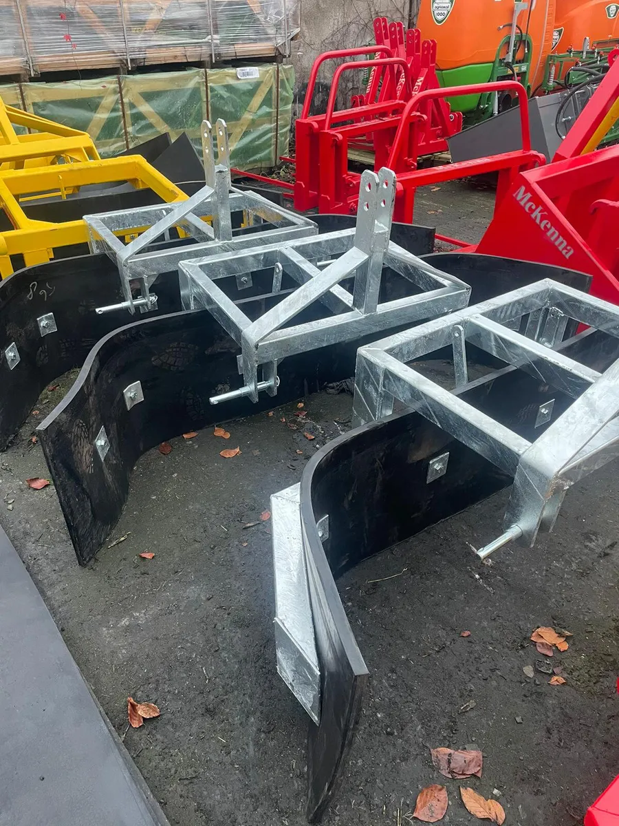 McKenna Yard scraper - Image 4