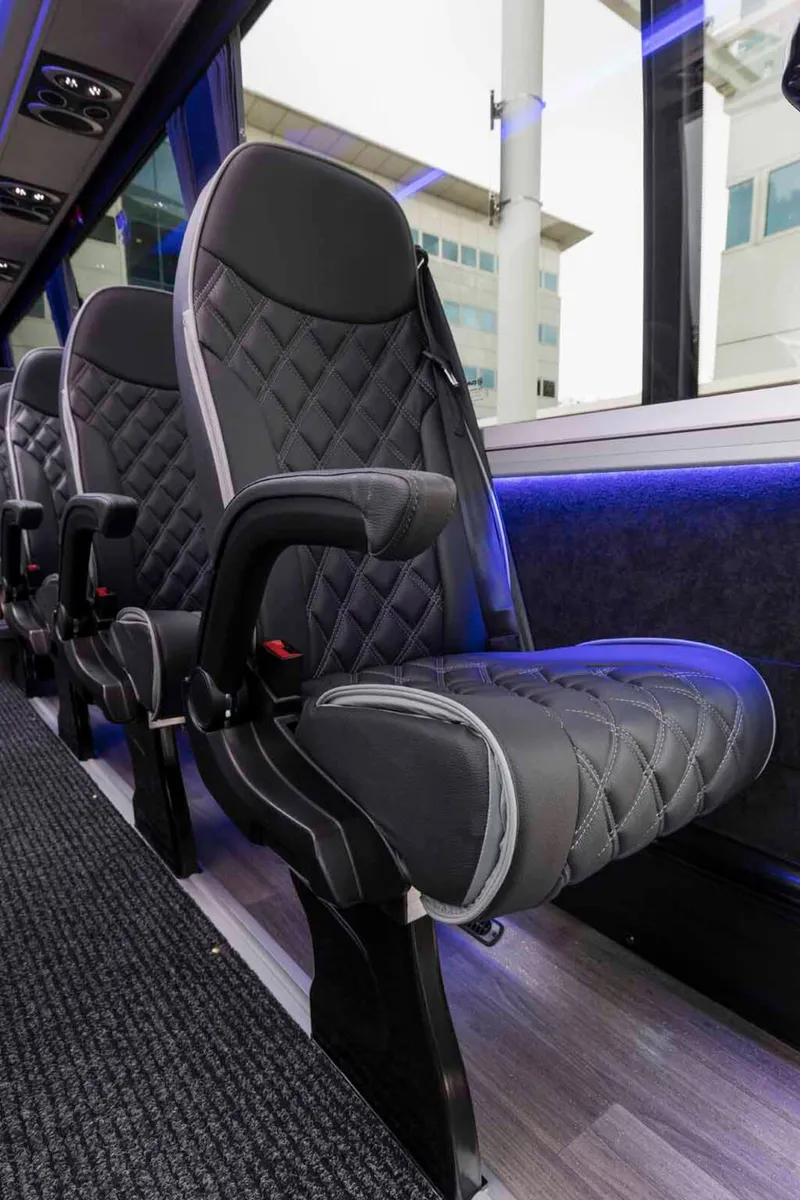 Mercedes Benz Sprinte 19+D - Avantgarde - Image 4