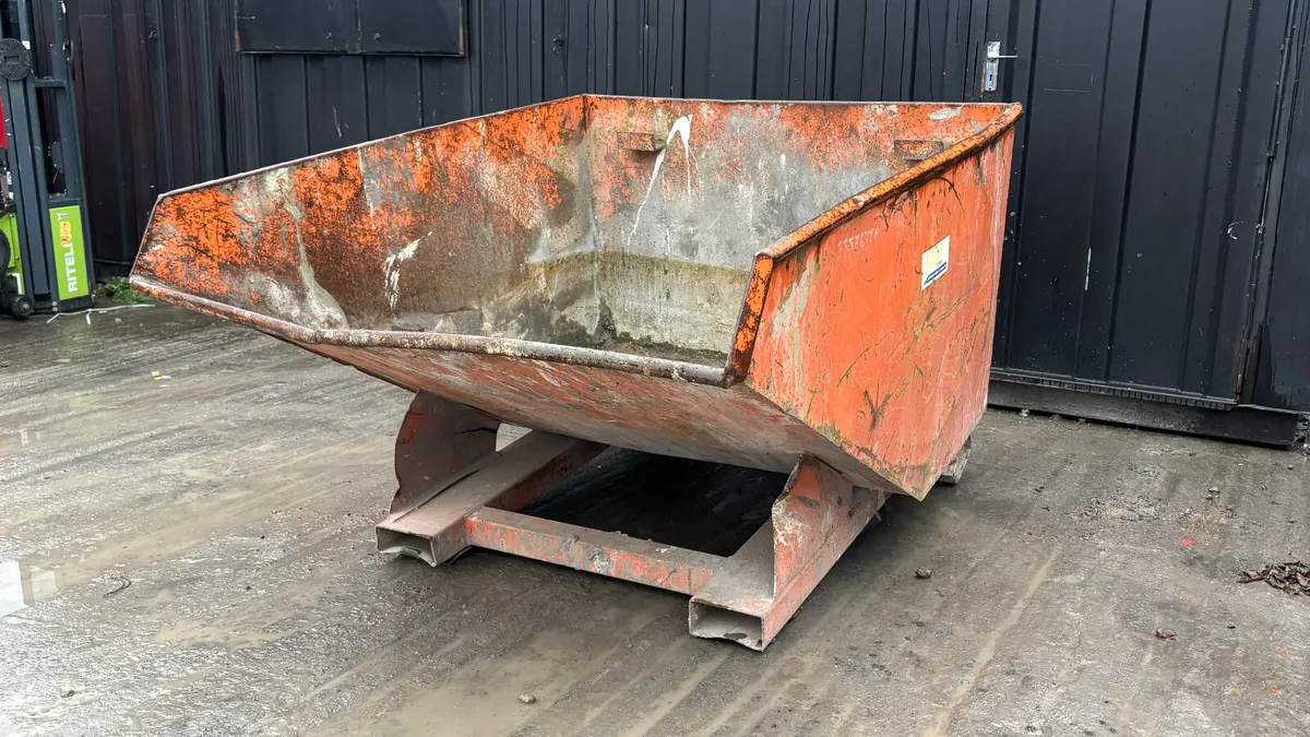 Tipping skip - Image 1