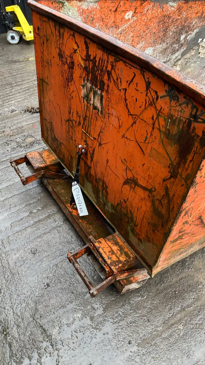 Tipping skip - Image 4