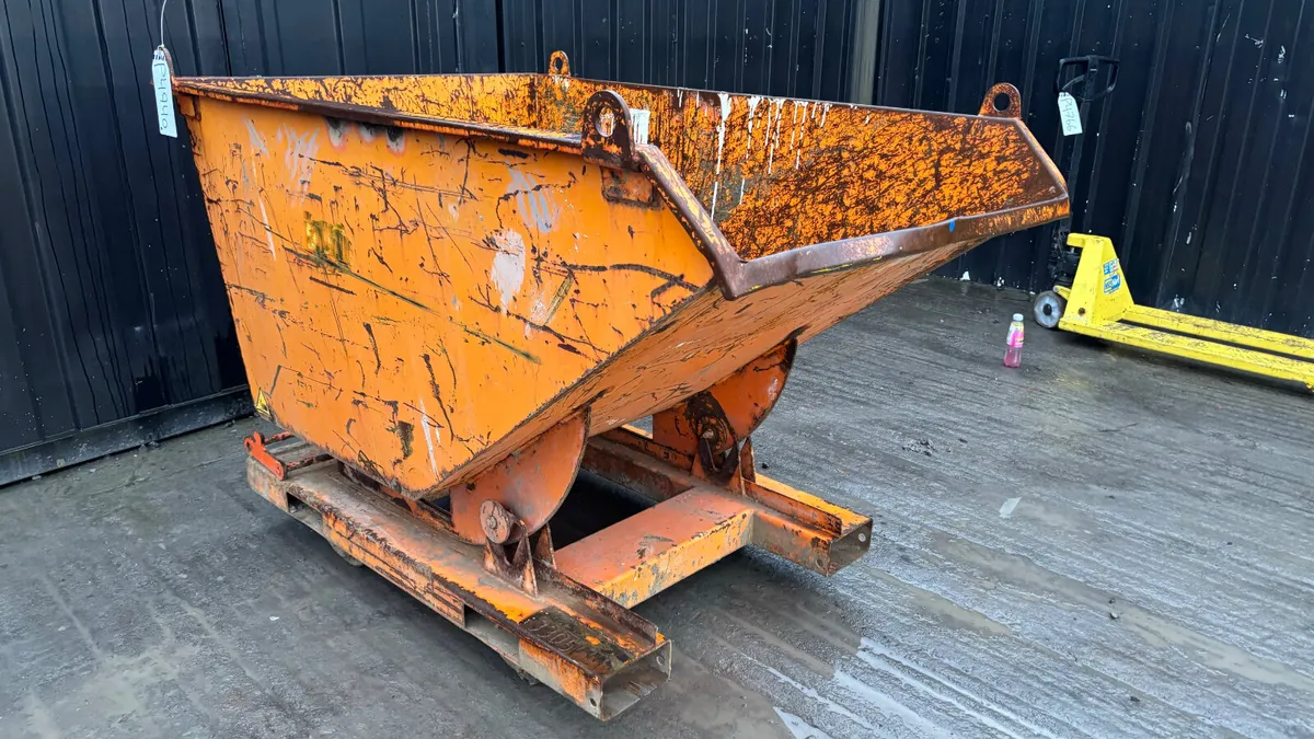 Tipping skip - Image 1