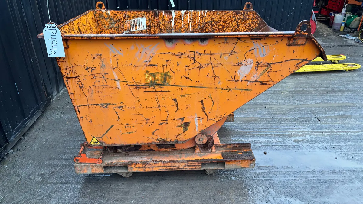 Tipping skip - Image 2