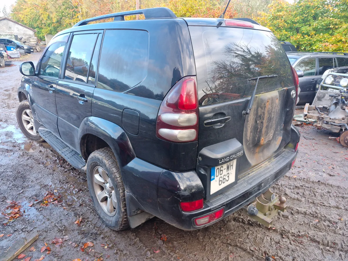 Toyota landcruiser 03 to 10 breaking for parts - Image 2
