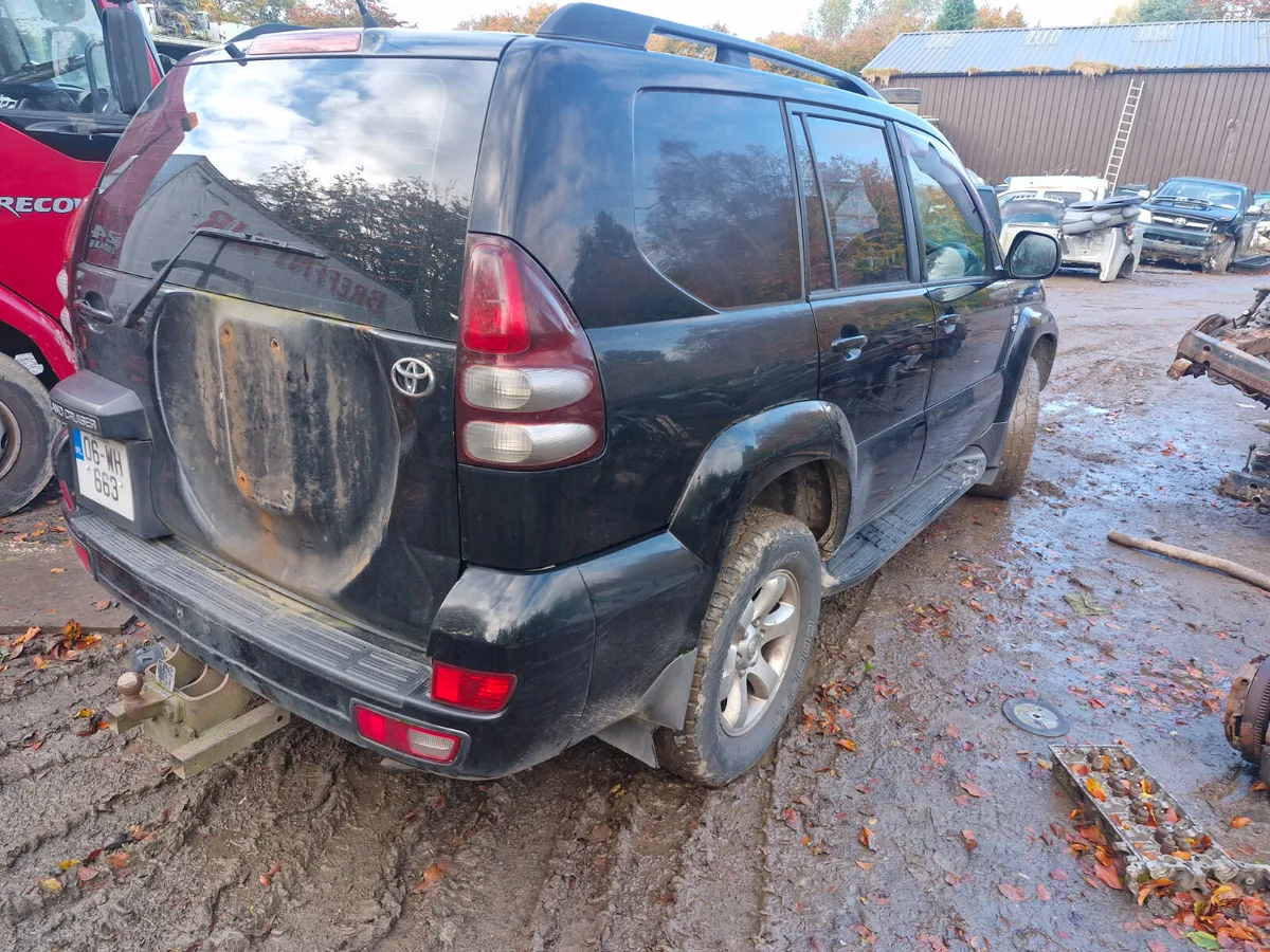 Toyota landcruiser 03 to 10 breaking for parts - Image 4