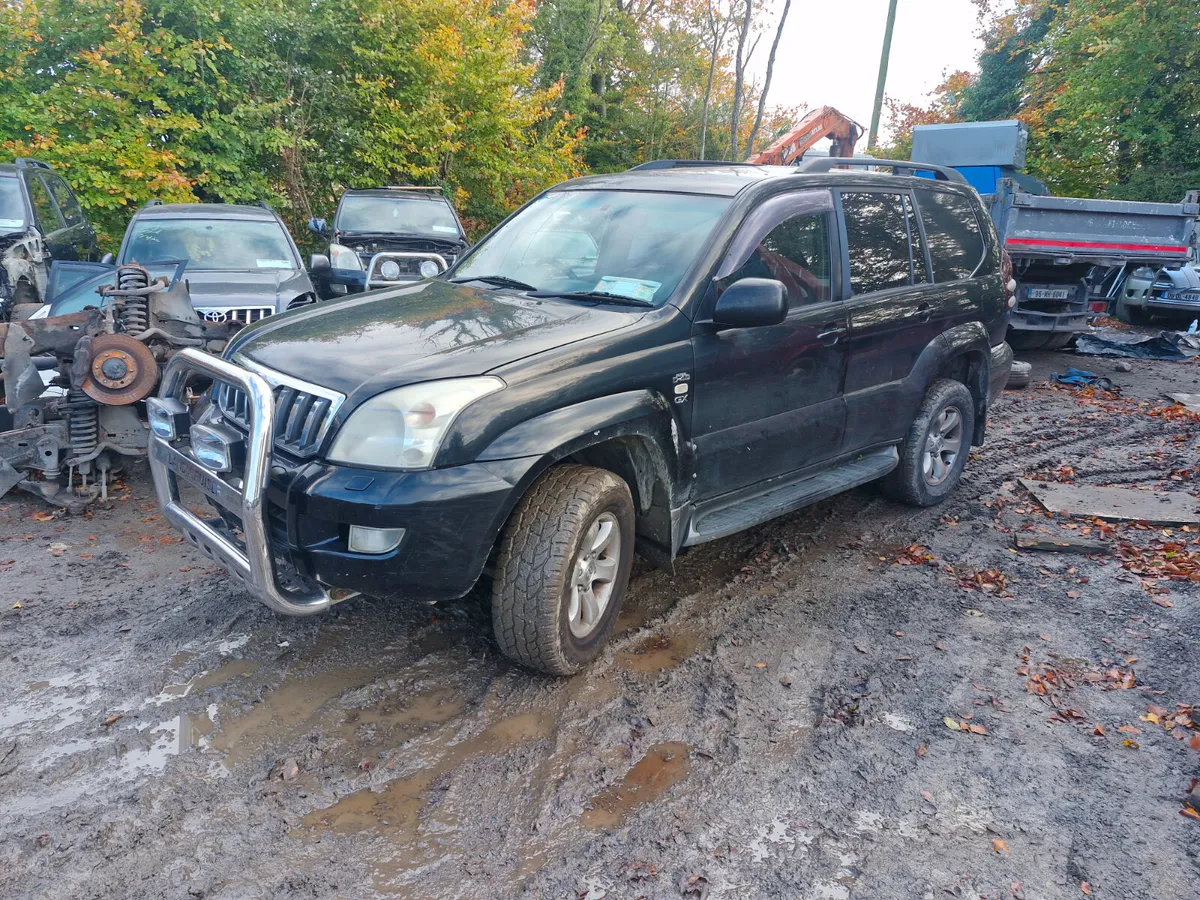 Toyota landcruiser 03 to 10 breaking for parts - Image 1
