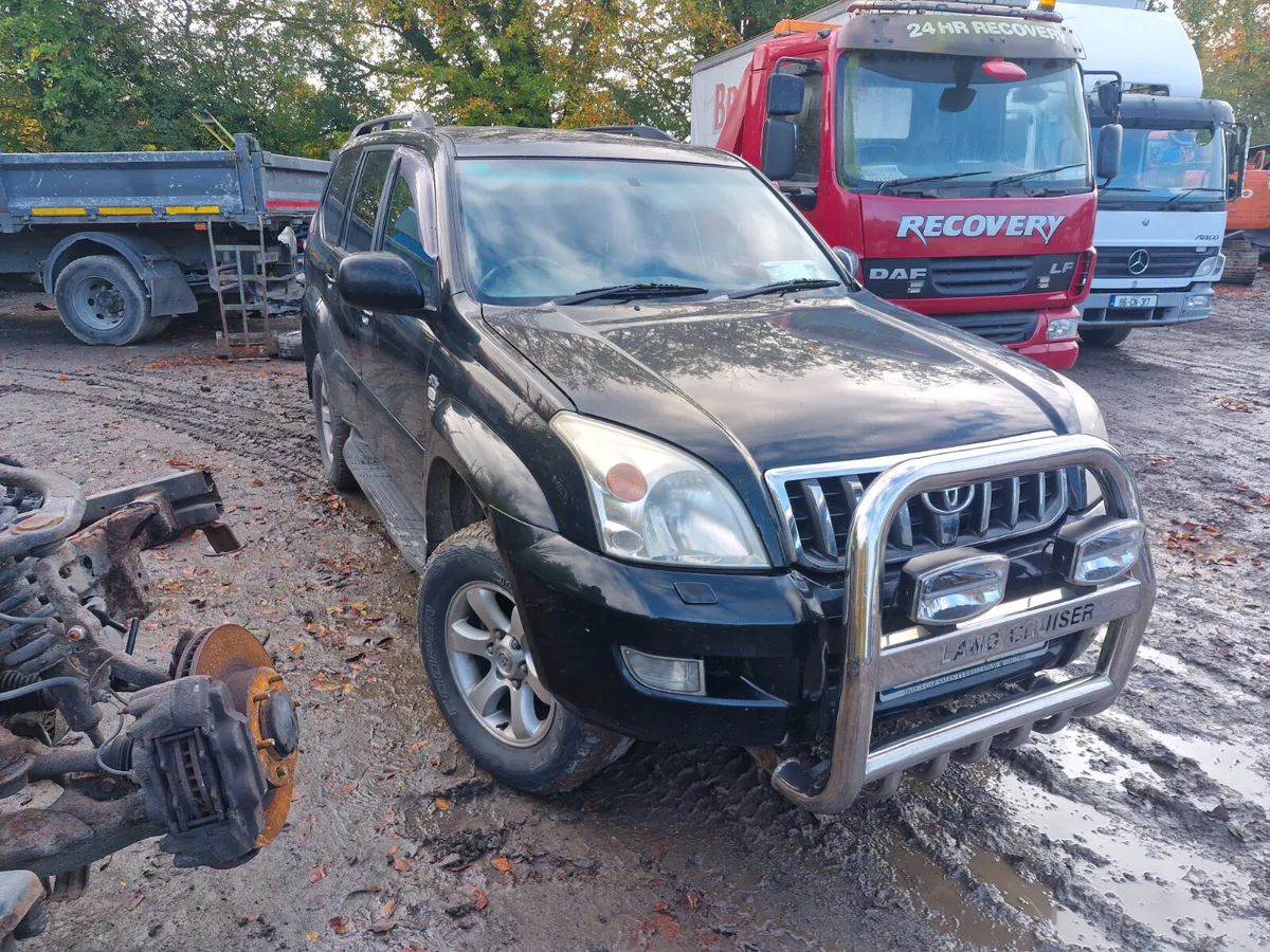 Toyota landcruiser 03 to 10 breaking for parts - Image 3