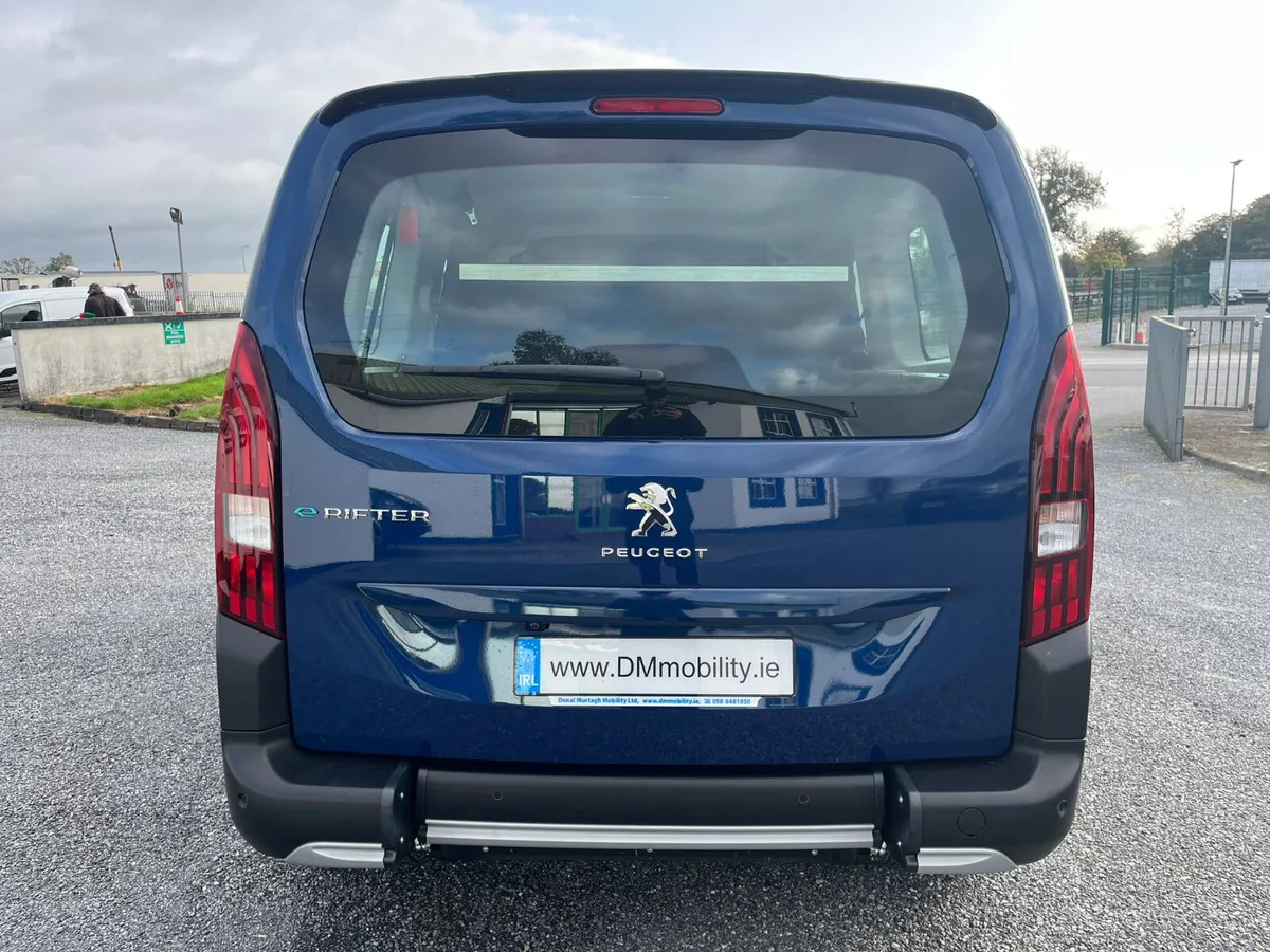 EV Wheelchair Taxi Conversion - Image 4