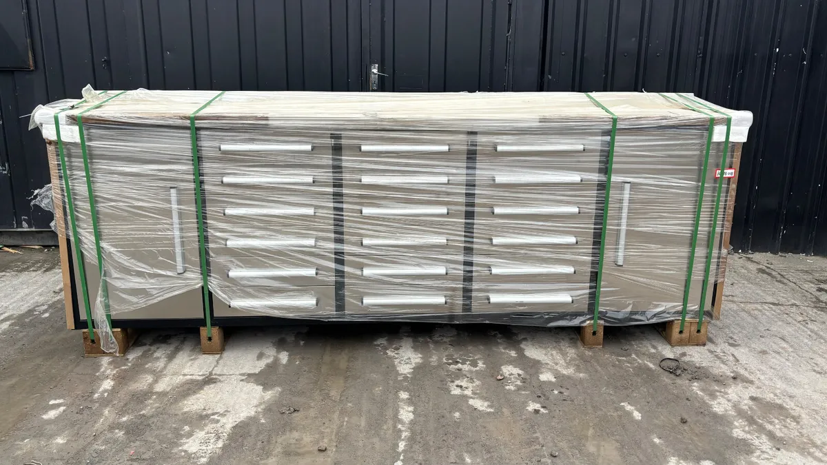 10’ Work Bench , 18 Drawers , 2 Cabinets - Image 2