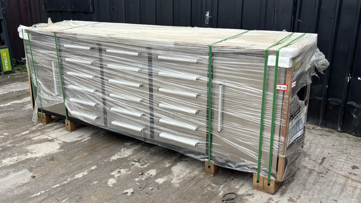 10’ Work Bench , 18 Drawers , 2 Cabinets - Image 3