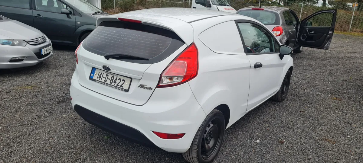Ford Fiesta 2014 - Image 2
