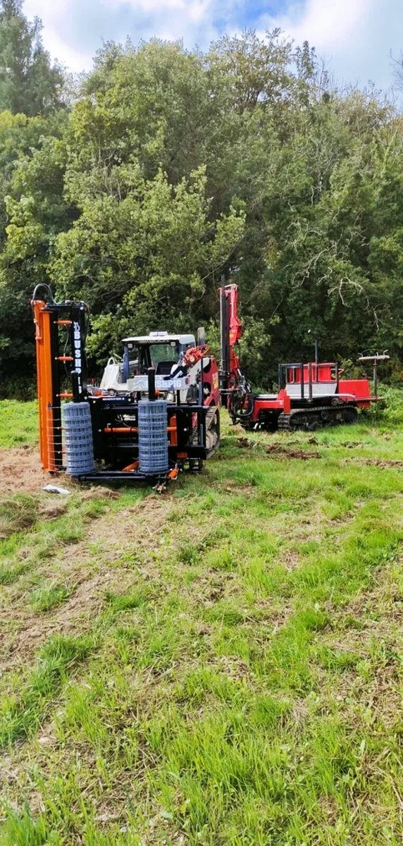 FENCING CONTRACTOR - Image 3