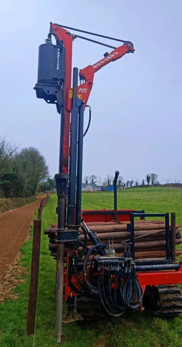 FENCING CONTRACTOR - Image 2