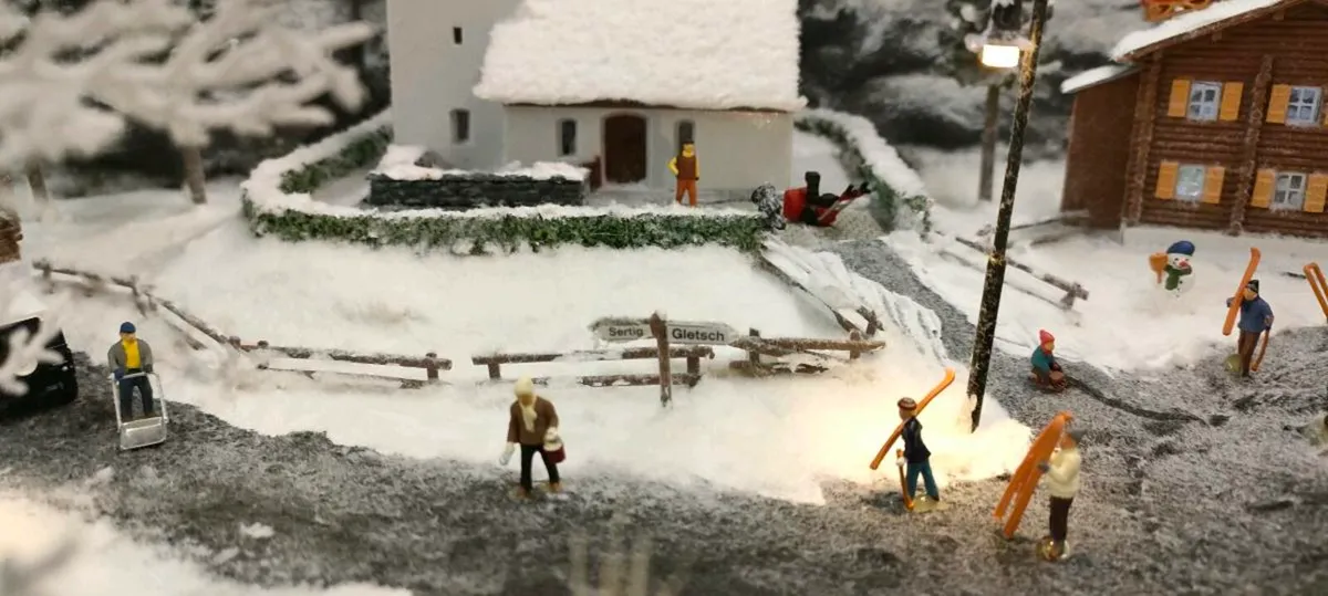 Model Train - Image 3