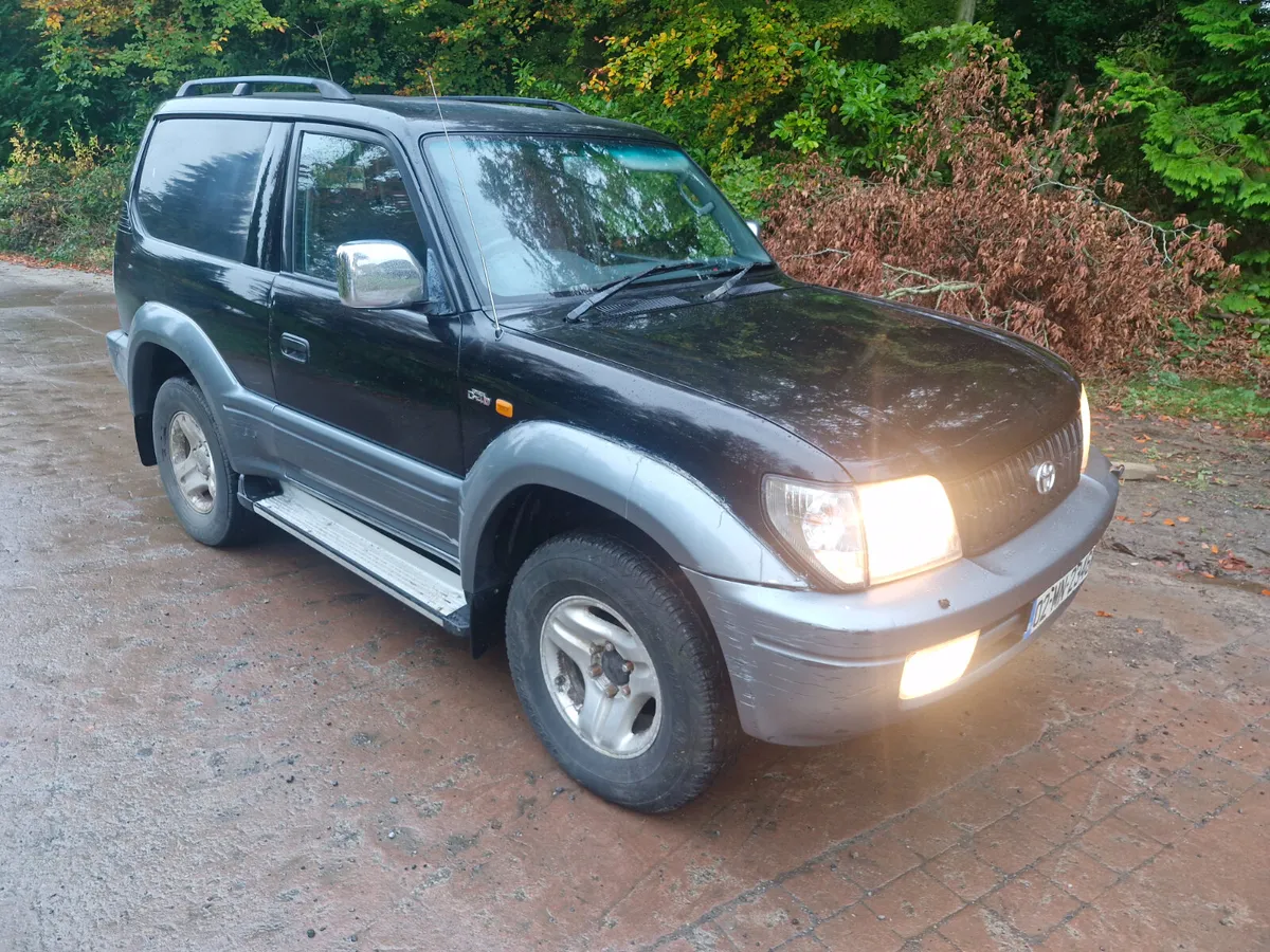 Toyota landcruiser 2002 breaking for parts - Image 1