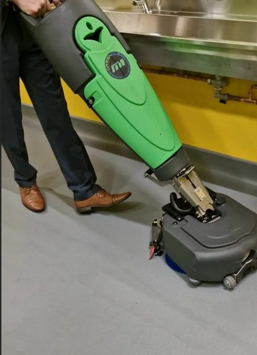 Green Clean M1 scrubber dryer - floor cleaning - Image 2