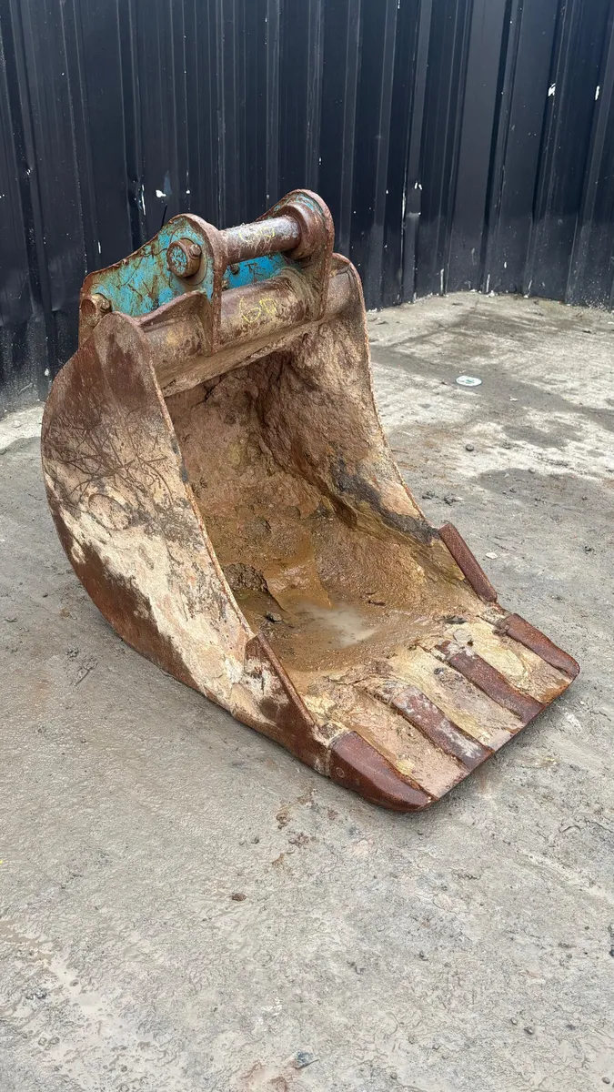 Strickland 600 mm Digging Excavator Bucket - Image 1