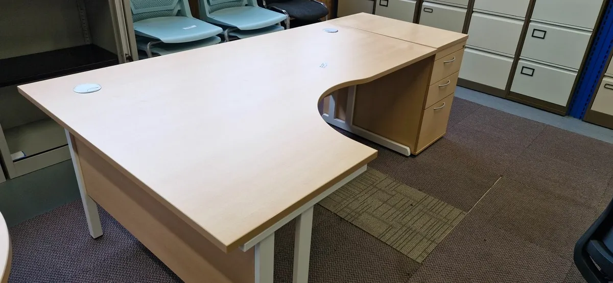 Large radial desk set x 1 - Image 1