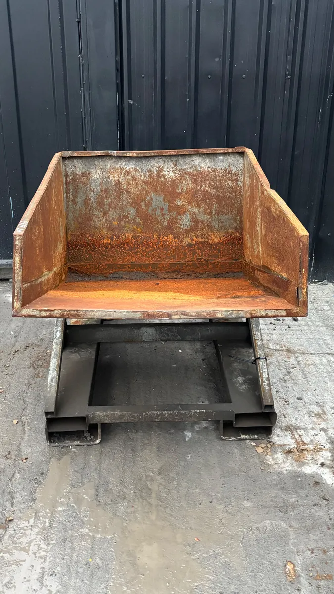 Tipping skip - Image 2