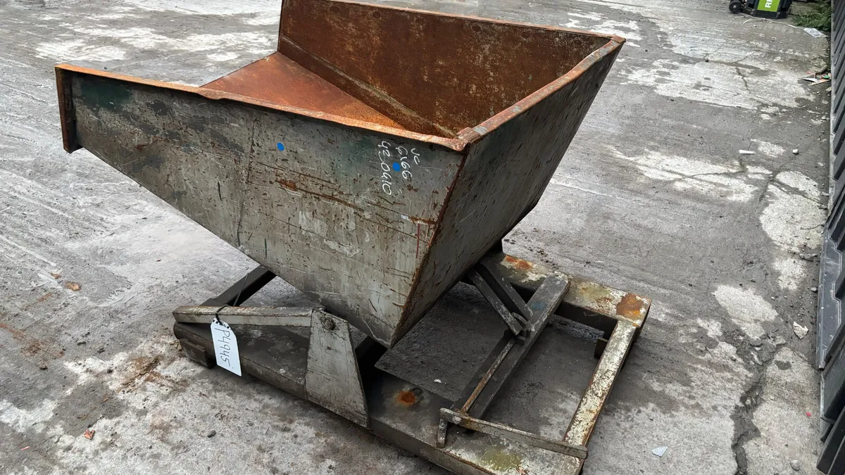 Tipping skip - Image 4