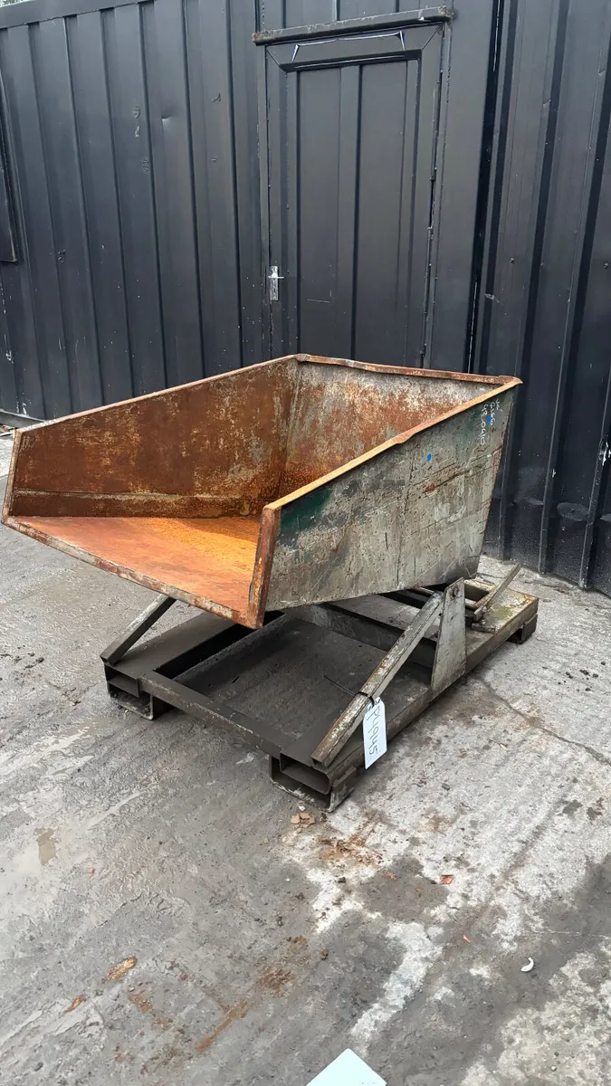 Tipping skip - Image 3