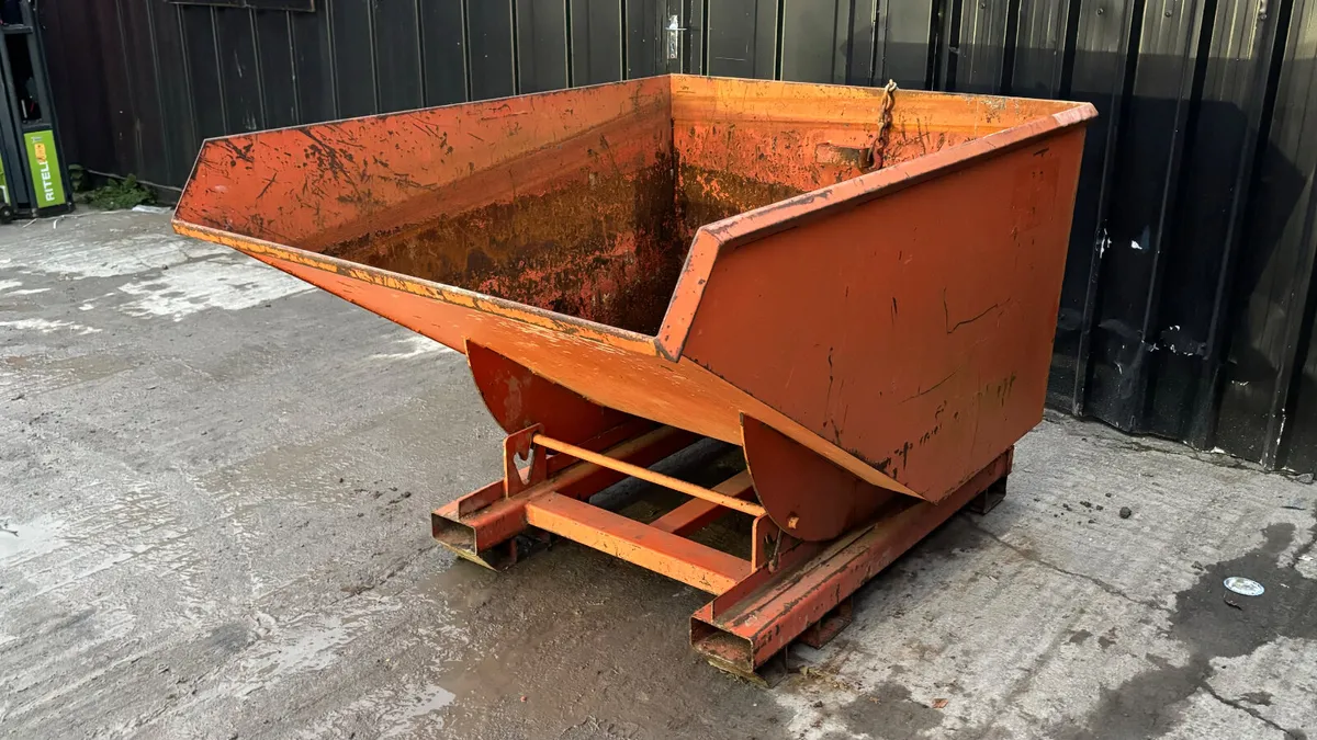 Tipping Skip - Image 2