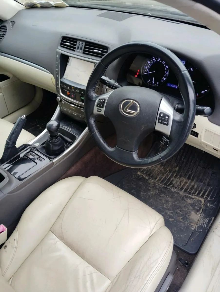 Breaking lexus is200d 2011 - Image 2