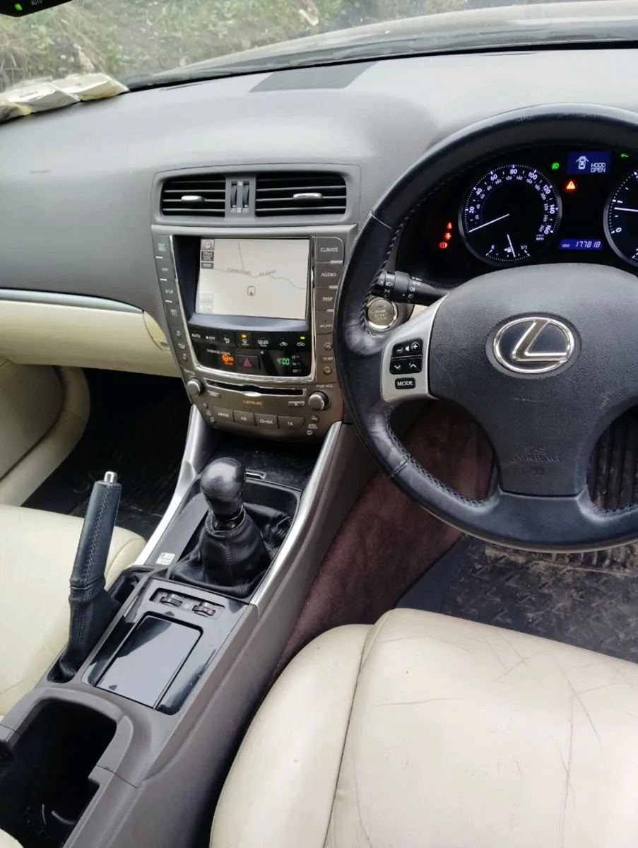 Breaking lexus is200d 2011 - Image 3
