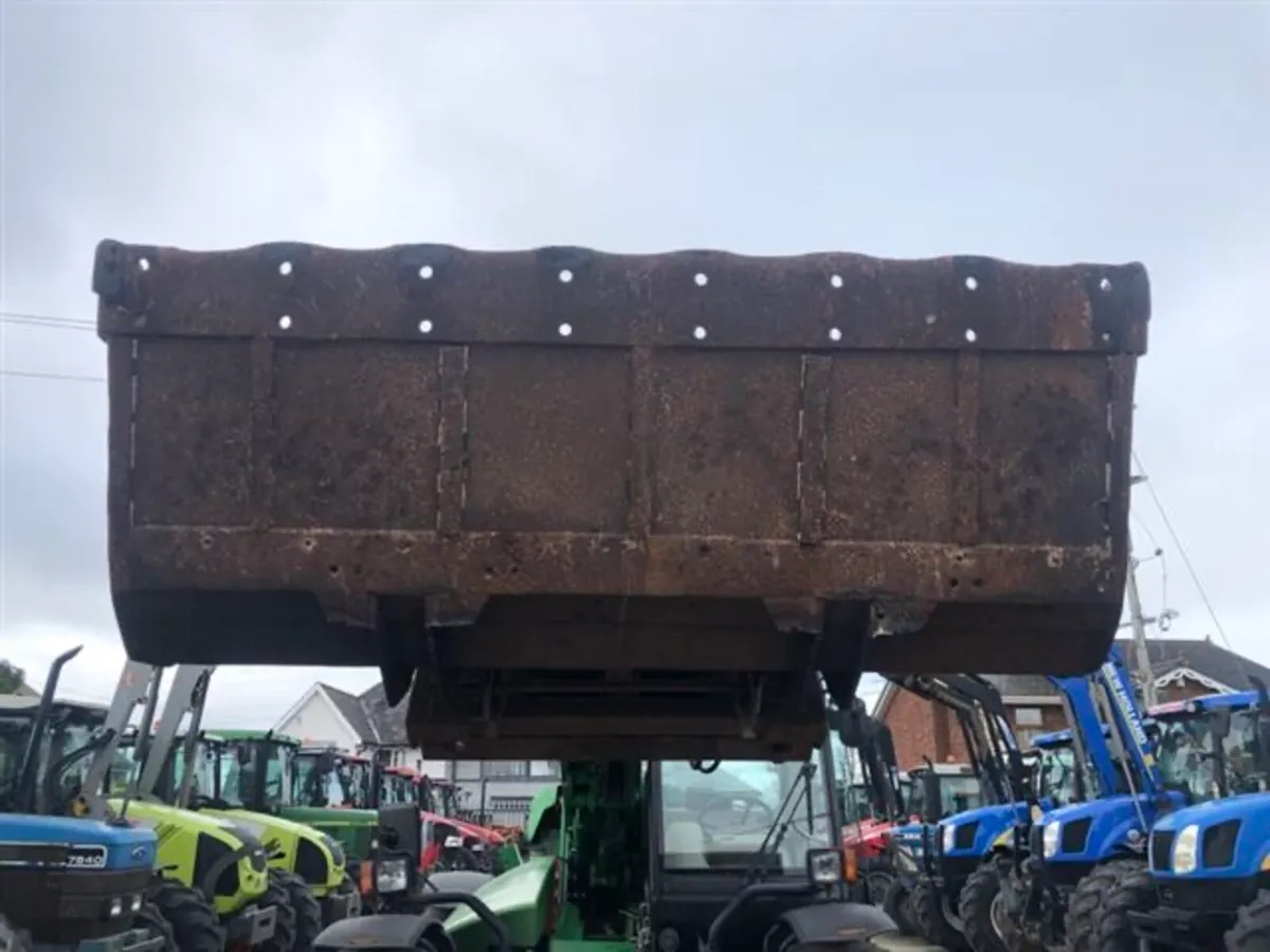 Heavy Duty 8ft Bucket - With Manitou Brackets - Image 2