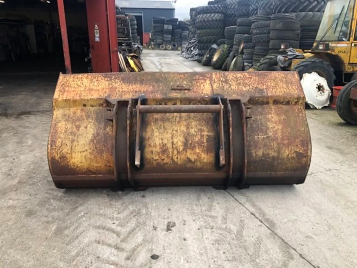 Heavy Duty 8ft Bucket - With Manitou Brackets - Image 3