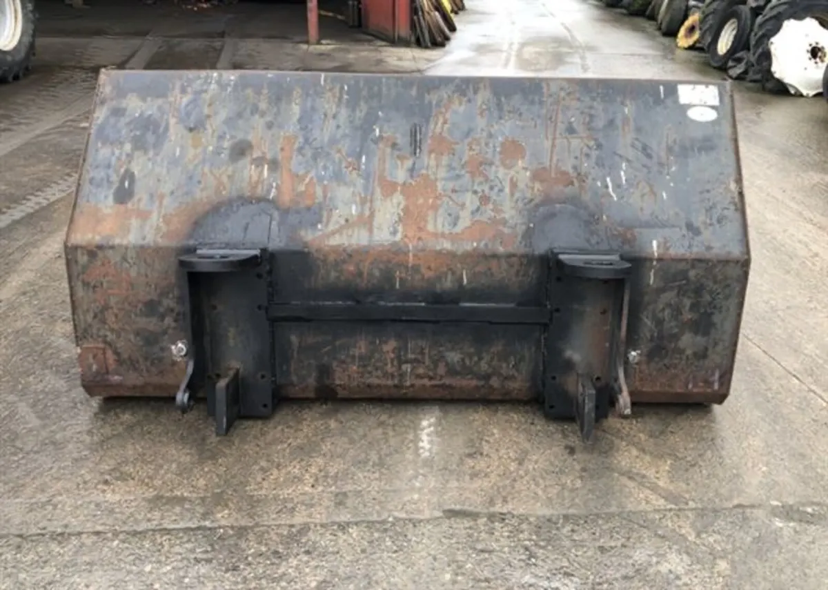 Quicke Alo 7ft Bucket - With Pin & Cone Brackets - Image 2