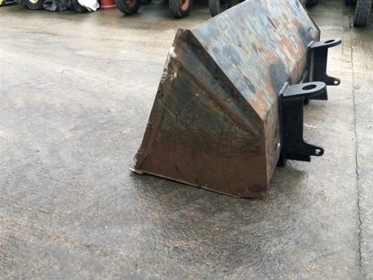 Quicke Alo 7ft Bucket - With Pin & Cone Brackets - Image 3