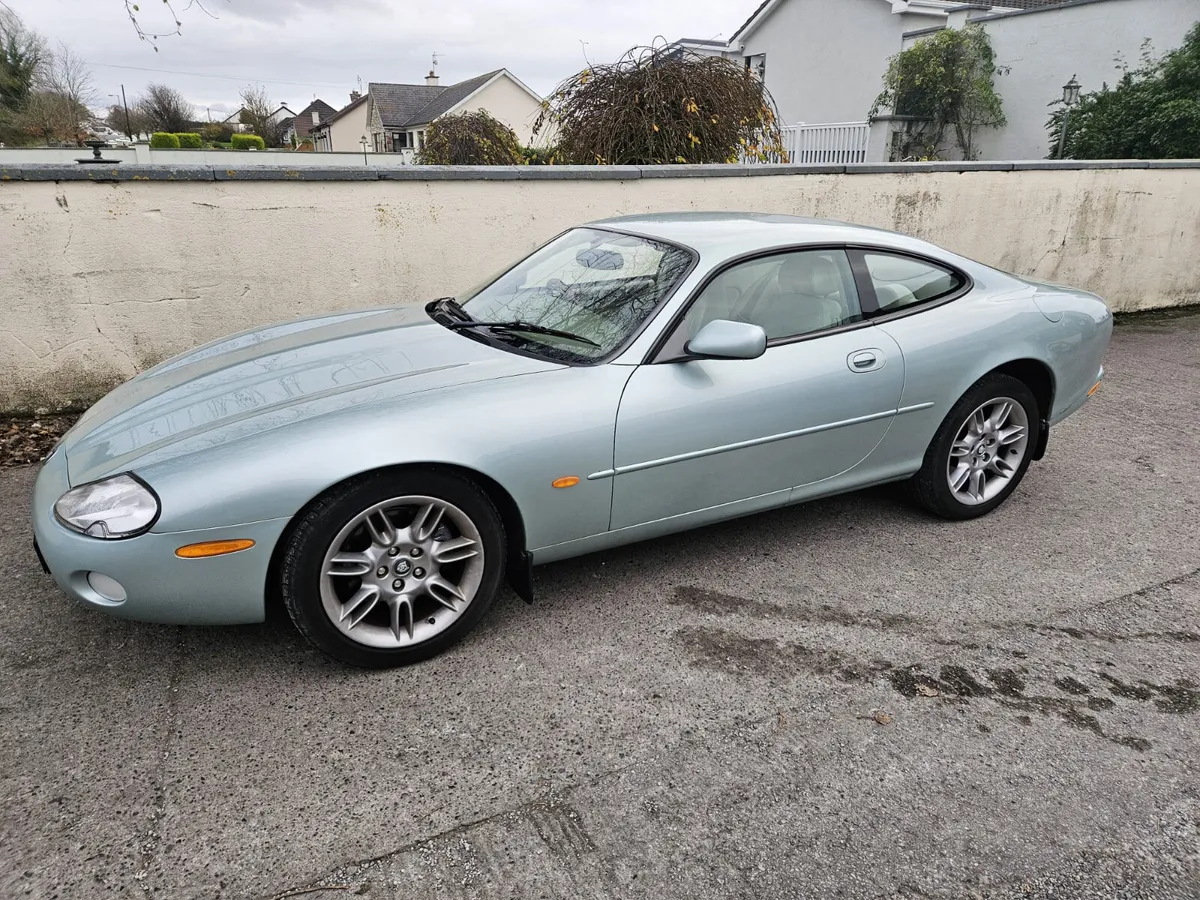 JAGUAR XK8 - Image 2