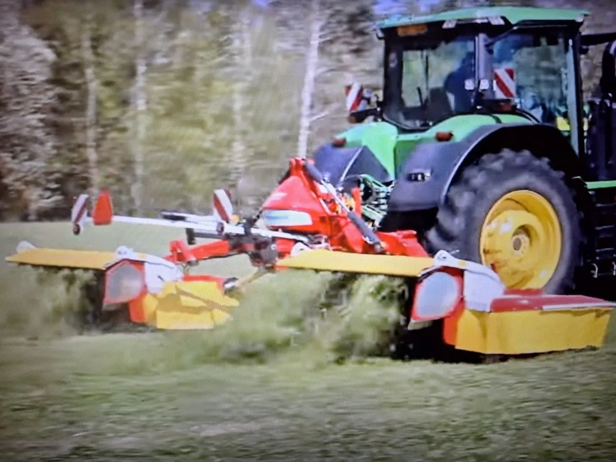 POTTINGER NOVACAT V8400 ED BUTTERFLY MOWERS - Image 4