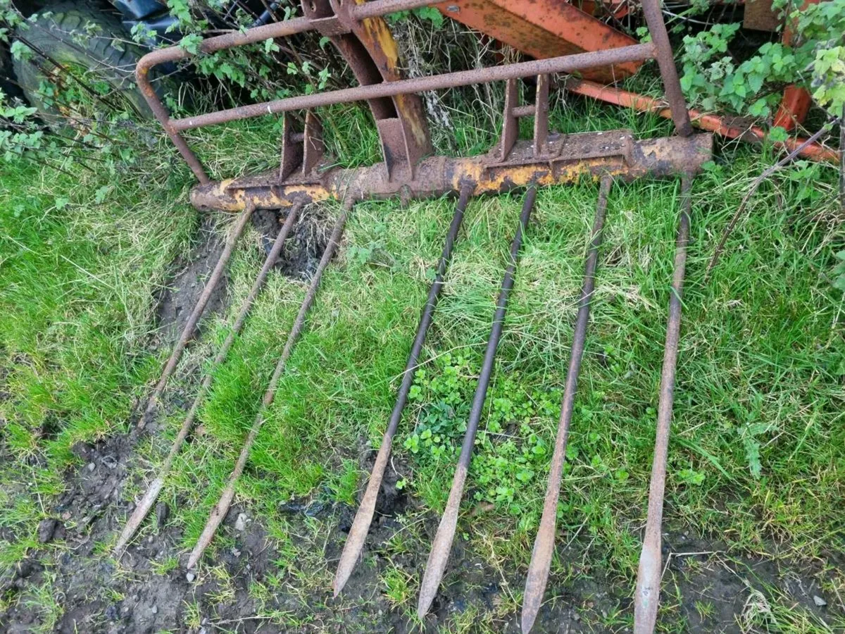 Push off buckrakes - Image 1