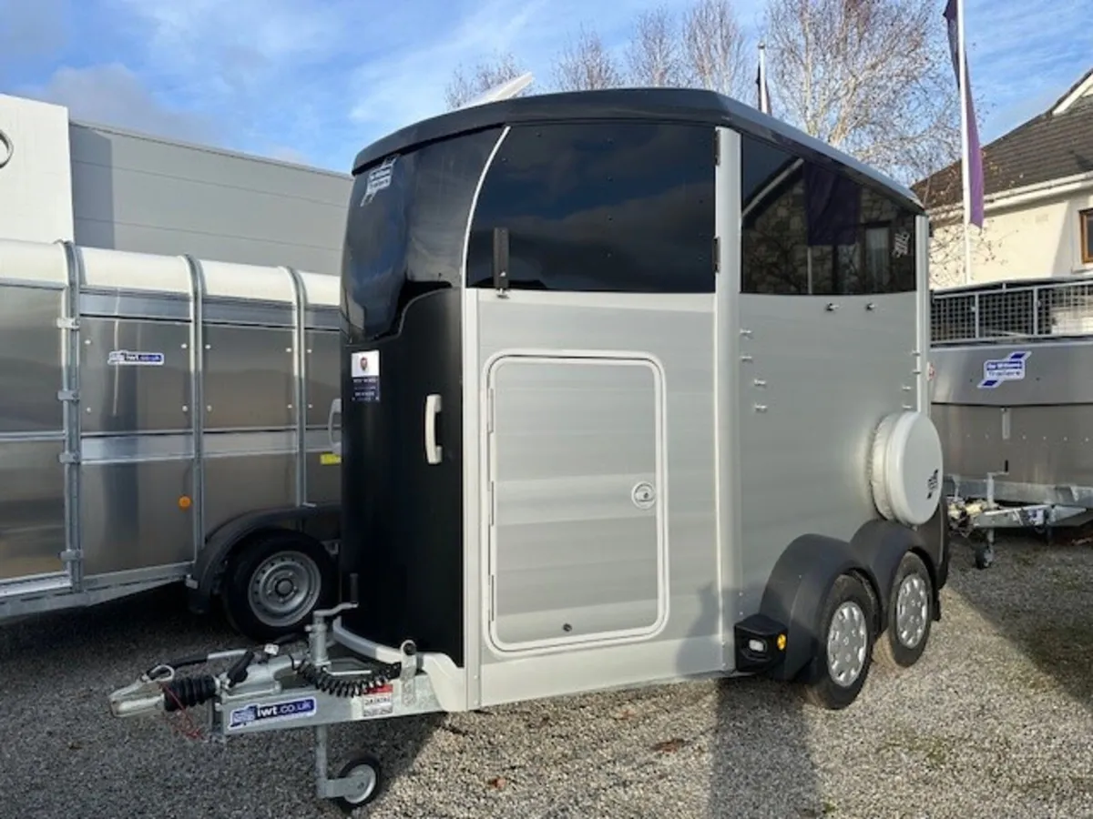 T3042278 HBX506 Special Offer With Large Tack Box - Image 3