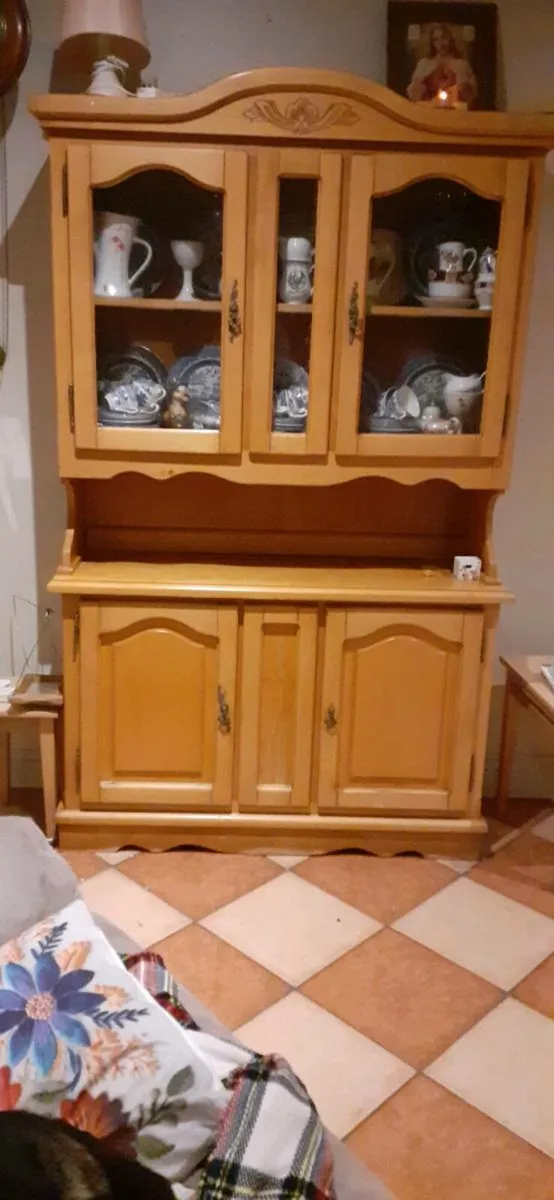 Cabinet - Image 1