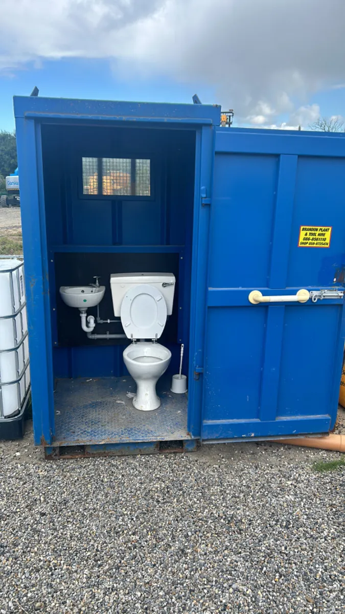 Toilet block - Image 2