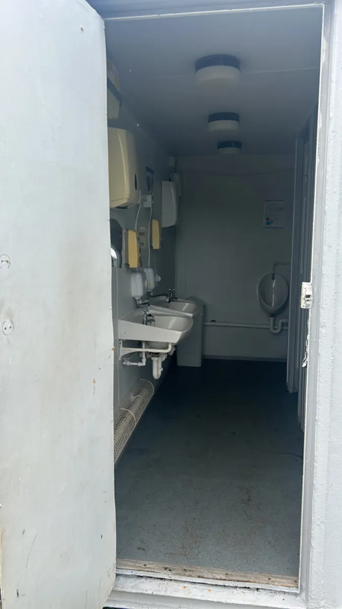 Toilet block - Image 3