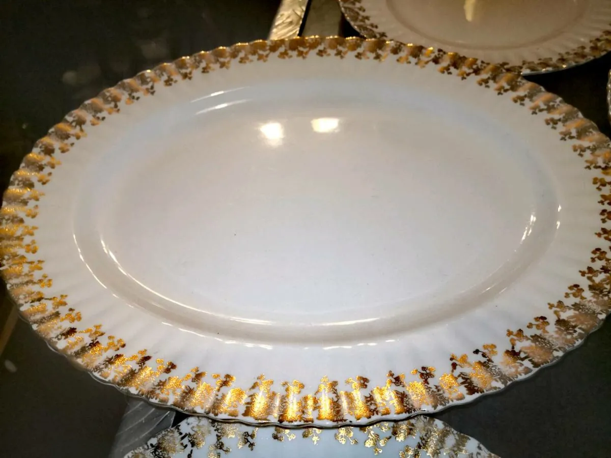 Elegant beautiful porcelain Richmond dinner set - Image 2