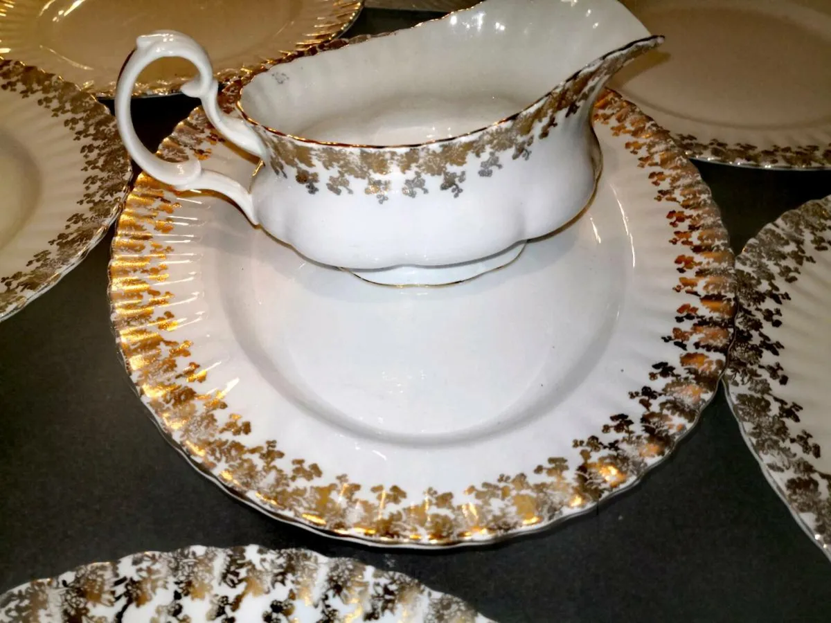 Elegant beautiful porcelain Richmond dinner set - Image 3