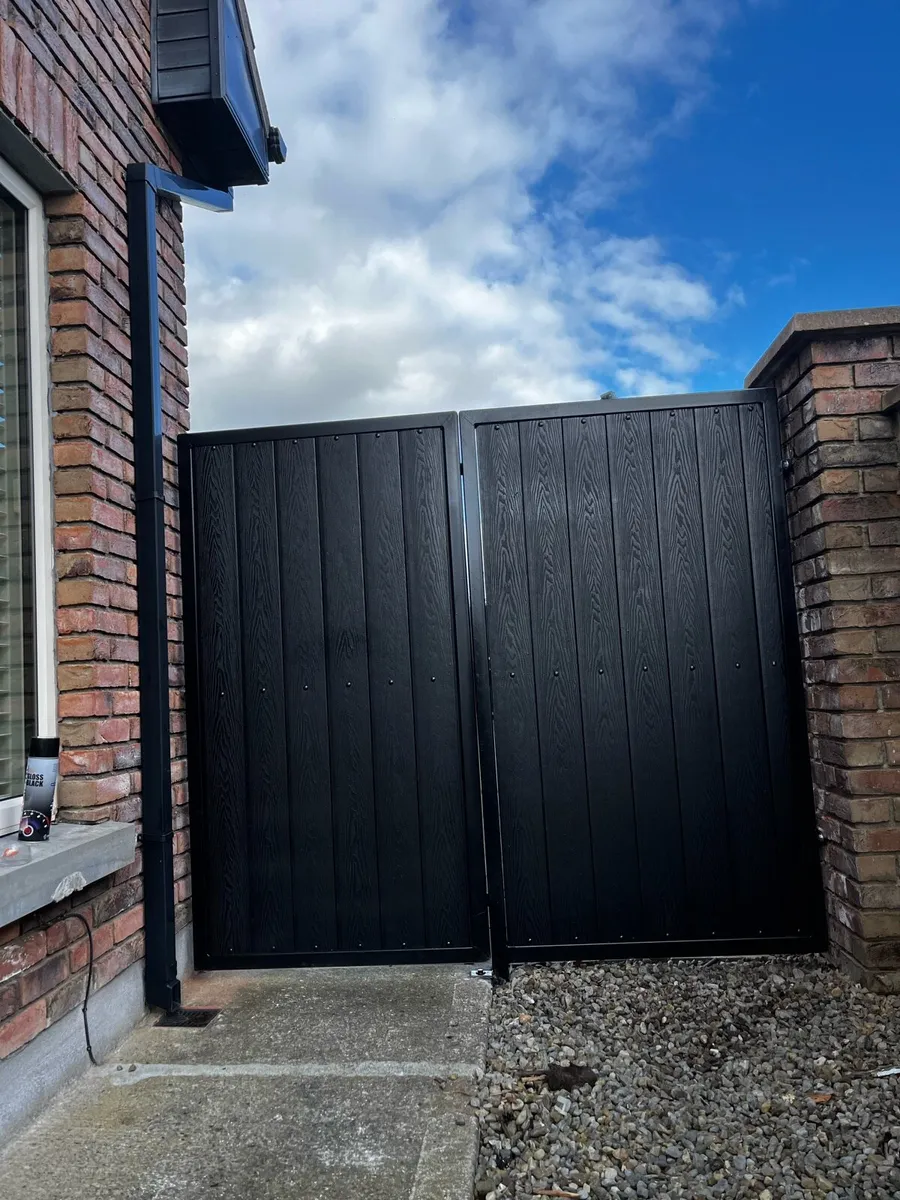 Composite side entrance gates - Image 2