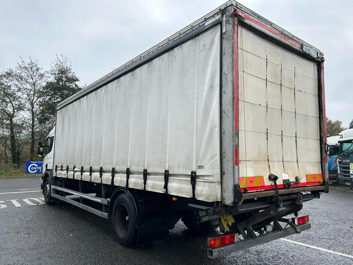 2010 SCANIA P230 Sleepercab, 4X2 27ft Curtainsider - Image 4