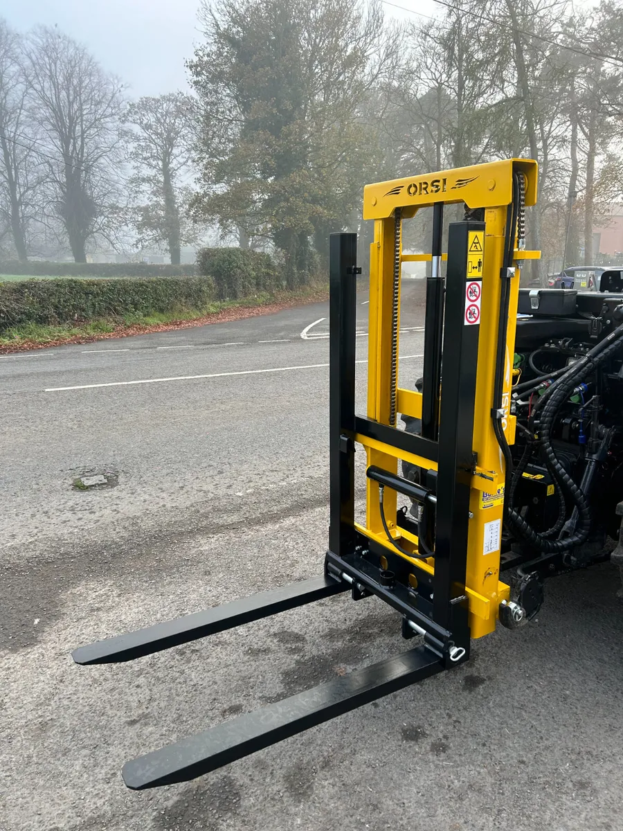 TRACTOR FORKLIFT MAST - Image 1
